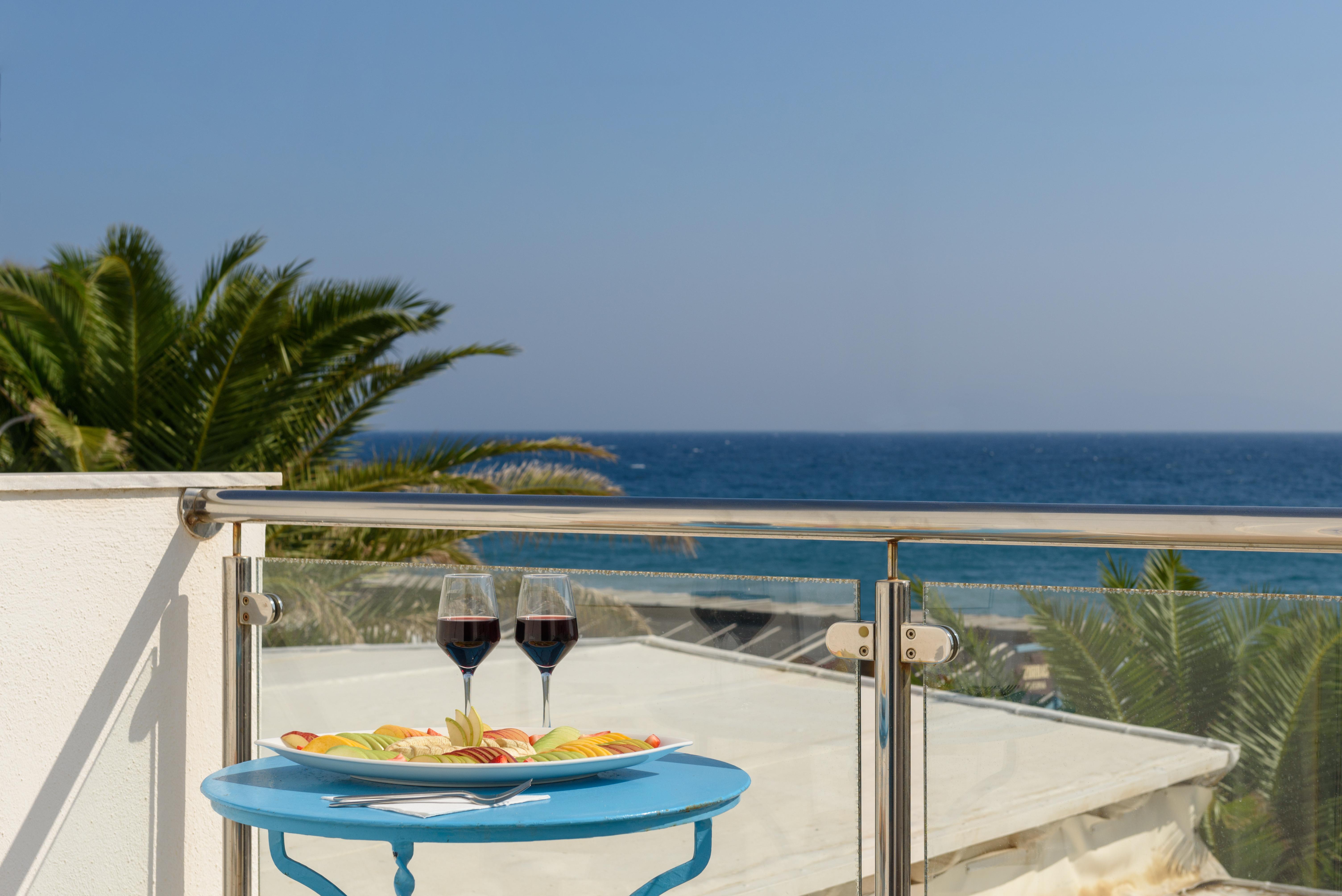 Alesahne Beach Hotel Kamári Kültér fotó